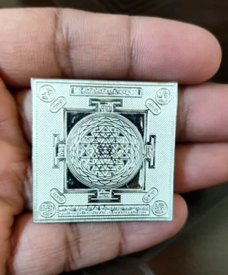 शुद्ध धातु से बना हस्तनिर्मित श्री यंत्र